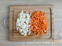 Фото приготовления рецепта: Рис с рубленым рыбным фаршем и сливками  (на сковороде) - шаг №2