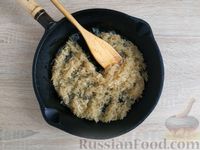 Фото приготовления рецепта: Рис с рубленым рыбным фаршем и сливками  (на сковороде) - шаг №11