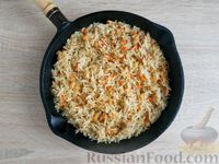 Фото приготовления рецепта: Рис с рубленым рыбным фаршем и сливками  (на сковороде) - шаг №15