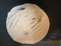 Фото приготовления рецепта: "Жареная" манная каша с луком и шкварками - шаг №5