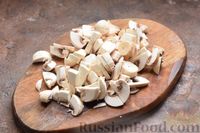 Фото приготовления рецепта: Свинина, жаренная с овощами и грибами, с соевым соусом - шаг №11