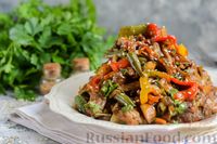Фото приготовления рецепта: Свинина, жаренная с овощами и грибами, с соевым соусом - шаг №18