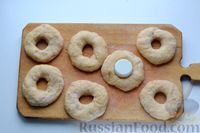 Фото приготовления рецепта: Тыквенные дрожжевые пончики с пряностями - шаг №12