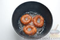 Фото приготовления рецепта: Тыквенные дрожжевые пончики с пряностями - шаг №13