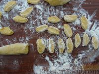 Фото приготовления рецепта: Клёцки из тыквы, жаренные в сливочном масле - шаг №12