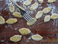 Фото приготовления рецепта: Клёцки из тыквы, жаренные в сливочном масле - шаг №13