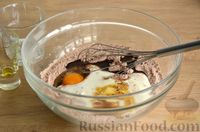 Фото приготовления рецепта: Влажный шоколадный пирог на кефире, с изюмом - шаг №3