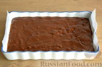 Фото приготовления рецепта: Влажный шоколадный пирог на кефире, с изюмом - шаг №6