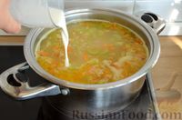 Фото приготовления рецепта: Суп с ветчиной, сельдереем и молочной заправкой - шаг №10