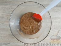 Фото приготовления рецепта: Шоколадная шарлотка с грушами - шаг №6
