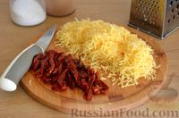 Фото приготовления рецепта: Кукурузная каша, запечённая с сыром и вялеными томатами - шаг №3
