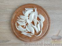 Фото приготовления рецепта: Ячневая каша со шкварками и жареным луком - шаг №8