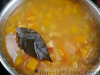 Фото приготовления рецепта: Гороховый суп с копчёной курицей и тыквой - шаг №11