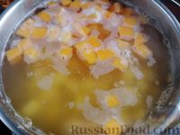 Фото приготовления рецепта: Гороховый суп с копчёной курицей и тыквой - шаг №9