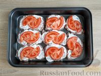 Фото приготовления рецепта: Отбивные из индейки, запечённые с помидорами и сыром - шаг №8