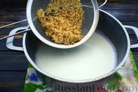 Фото приготовления рецепта: Жидкая пшеничная каша на молоке - шаг №6