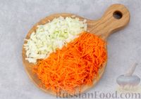 Фото приготовления рецепта: Пшеничная каша "Артек" с морковью и луком - шаг №2