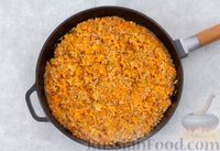 Фото приготовления рецепта: Пшеничная каша "Артек" с морковью и луком - шаг №8