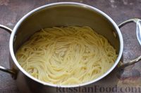 Фото приготовления рецепта: Спагетти с грибами в томатном соусе - шаг №8