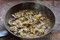 Фото приготовления рецепта: Спагетти с грибами в томатном соусе - шаг №4