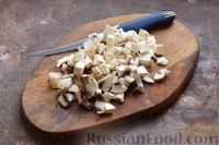 Фото приготовления рецепта: Ленивые голубцы с куриным фаршем, рисом и грибами - шаг №6