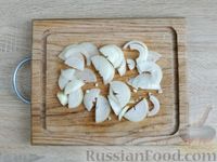 Фото приготовления рецепта: Квашеная капуста, тушенная с курицей (на сковороде) - шаг №6