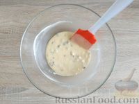 Фото приготовления рецепта: Кекс в кружке, с грецкими орехами и изюмом (в микроволновке) - шаг №9