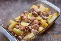 Фото приготовления рецепта: Филе индейки, запечённое с картошкой и шампиньонами, под сыром - шаг №9