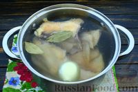 Фото приготовления рецепта: Суп с брокколи и чечевицей, на курином бульоне - шаг №2