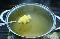 Фото приготовления рецепта: Суп с брокколи и чечевицей, на курином бульоне - шаг №12