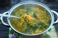 Фото приготовления рецепта: Суп с брокколи и чечевицей, на курином бульоне - шаг №16