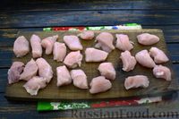 Фото приготовления рецепта: Филе индейки, тушенное с луком в сметане и соевом соусе - шаг №2