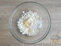 Фото приготовления рецепта: Творожные рогалики с сахарно-ванильной прослойкой - шаг №3