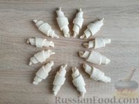 Фото приготовления рецепта: Творожные рогалики с сахарно-ванильной прослойкой - шаг №13
