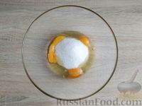 Фото приготовления рецепта: Морковный кекс с курагой - шаг №2