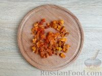 Фото приготовления рецепта: Морковный кекс с курагой - шаг №6