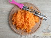 Фото приготовления рецепта: Морковный кекс с курагой - шаг №7