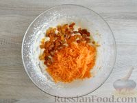 Фото приготовления рецепта: Морковный кекс с курагой - шаг №8