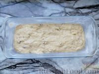 Фото приготовления рецепта: Тыквенно-банановый хлеб с орехами и карамельной глазурью - шаг №9