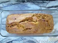 Фото приготовления рецепта: Тыквенно-банановый хлеб с орехами и карамельной глазурью - шаг №10