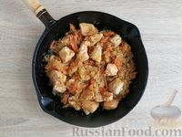 Фото приготовления рецепта: Рис с индейкой  (на сковороде) - шаг №10