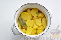 Фото приготовления рецепта: Картофельные "гнёзда" с шампиньонами и сыром - шаг №2