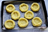 Фото приготовления рецепта: Картофельные "гнёзда" с шампиньонами и сыром - шаг №11