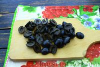 Фото приготовления рецепта: Солянка из капусты с маслинами - шаг №8