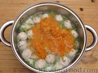 Фото приготовления рецепта: Суп с фрикадельками из индейки и овощами - шаг №12