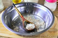 Фото приготовления рецепта: Дрожжевые мини-пироги с курицей и картошкой - шаг №2