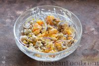 Фото приготовления рецепта: Мясной салат с тыквой, консервированной фасолью, шампиньонами и луком - шаг №9