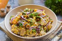 Фото приготовления рецепта: Мясной салат с тыквой, консервированной фасолью, шампиньонами и луком - шаг №10