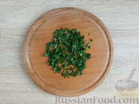 Фото приготовления рецепта: Яичница с индейкой и помидорами - шаг №12