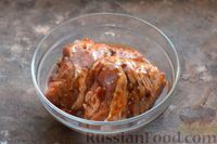 Фото приготовления рецепта: Голени индейки, запечённые с картофелем - шаг №4